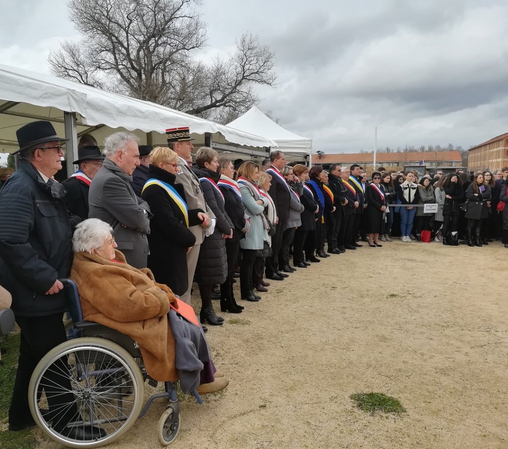 Quelque 300 personnes ont participé à la cérémonie officielle régionale organisée au Wagon-Souvenir du Site-mémorial du Camp des Milles. © Camp des Milles