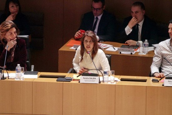 Sandra Dalbin, vice-présidente du département des Bouches-du-Rhône en charge du handicap rejoint Bruno Gilles (Photo archive Robert Poulain)