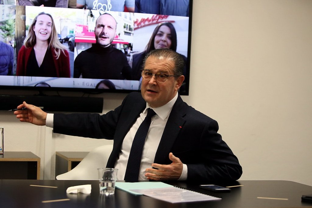 Bruno Gilles suspend sa campagne d'affichage (Photo Robert Poulain)