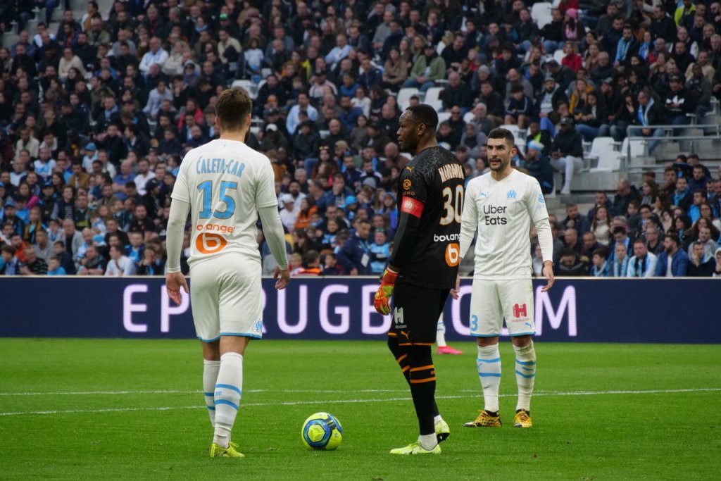 Steve Mandanda, Duje Caleta-Car et Alvaro Gonzalez sont abattus. La défense s'est inclinée (Photo Kevin Paulin/Wallis.fr)