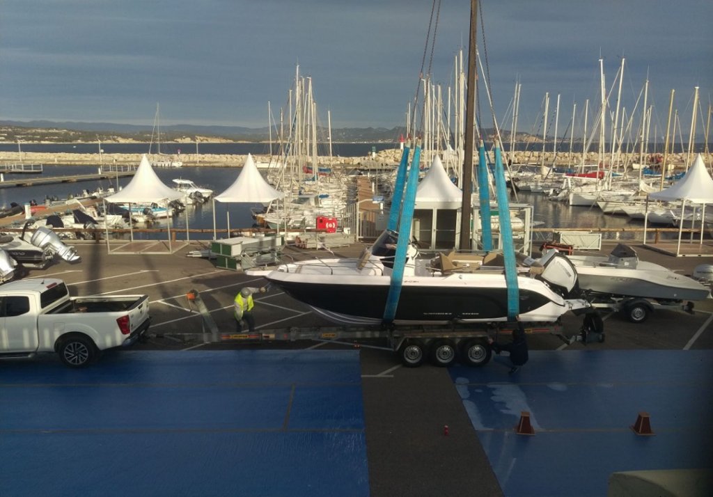 Les exposants remballent et quittent le port de La Ciotat (Photo Philippe Mura)