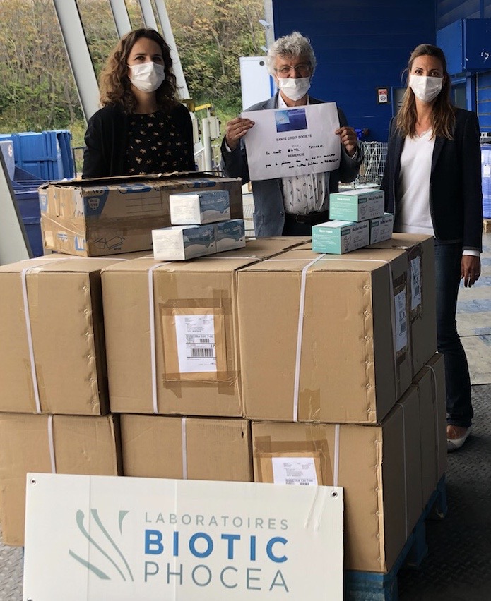 Remise de 23 000 masques aux soignants de l'Hôpital Nord de Marseille en présence du Pr. Jean Gabert, président de Santé Droit Société entouré de la directrice de la plateforme de l'AP-HM et de la directrice de Biotic Phocea qui a fourni 21 000 masques (Photo G.M.)