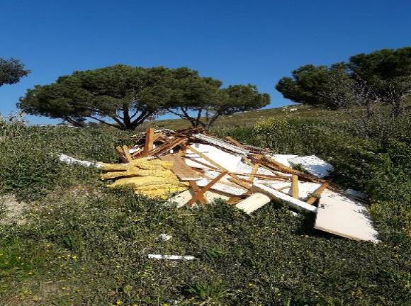 Plusieurs dépôts sauvages ont été observés en divers lieux du Parc national des Calanques depuis le début du confinement (Photo PnC)