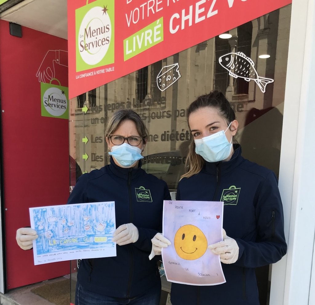 Des dessins d'enfants ont été remis aux personnes âgées, bénéficiaires de "Menus services", pour leur apporter un peu de joie (Photo M.S.)