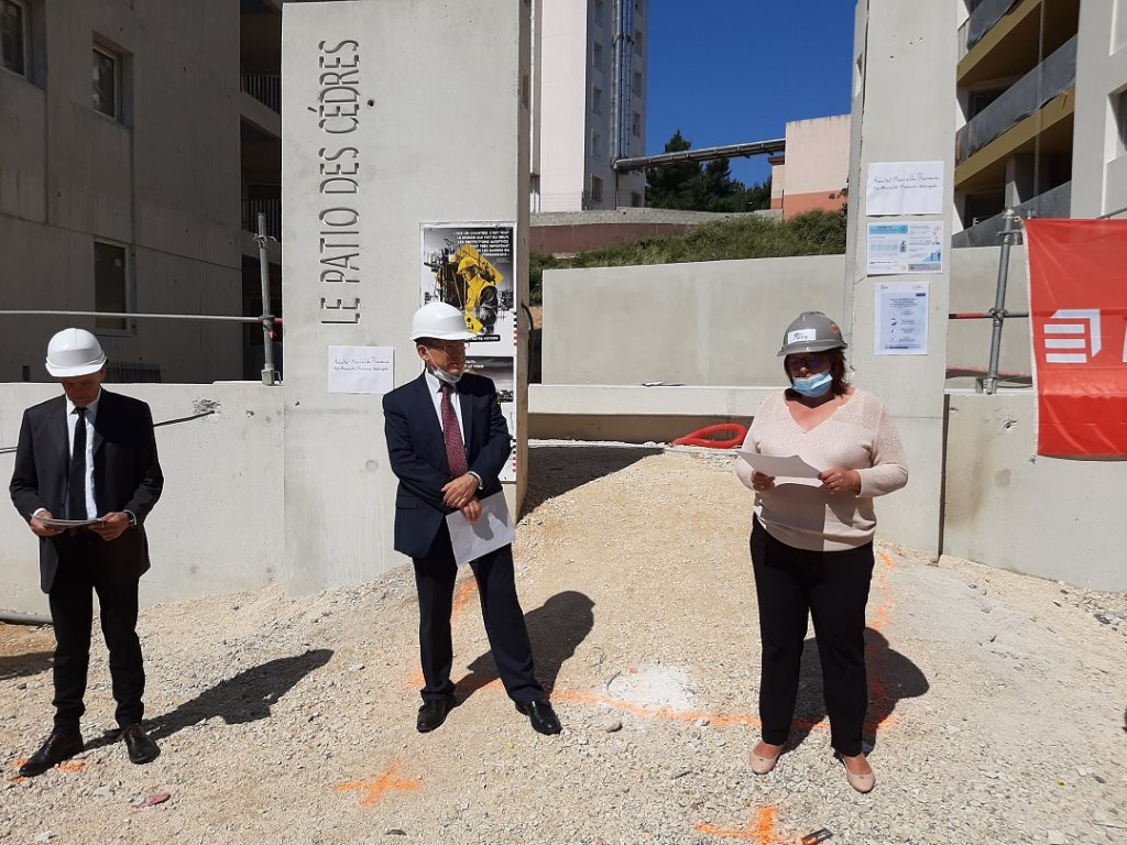 Isabelle Lonchampt, présidente du BTP13 et le nouveau préfet de police Emmanuel Barbe sont intervenus dans le cadre de la reprise d’un chantier dans le 13e arrondissement de Marseille (Photo B.A.)