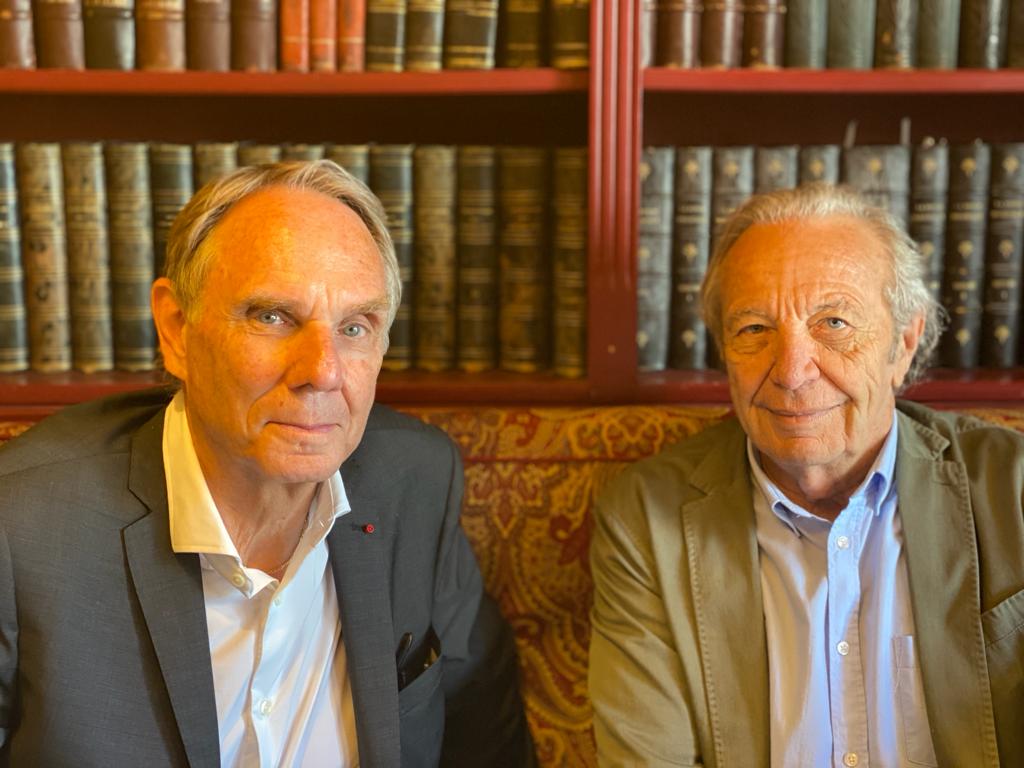 Yvon Berland en compagnie cette semaine du Pr. Dominique Maraninchi, ancien directeur de l'Agence nationale du médicament qui est présent sur sa liste dans les 6e et 8e arrondissements de Marseille. (Photo D.R.)