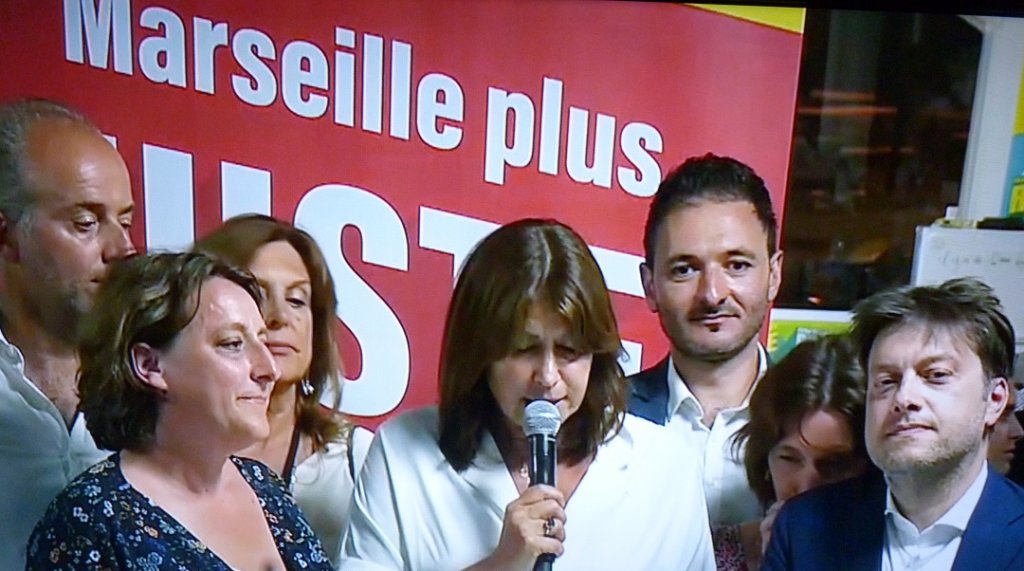 Michèle Rubirola entourée d'Olivia Fortin, Sébastien Barles, Yannick Ohanessian, Sophie Camard et Benoît Payan pour savourer la victoire des urnes (Photo Michel Caire)