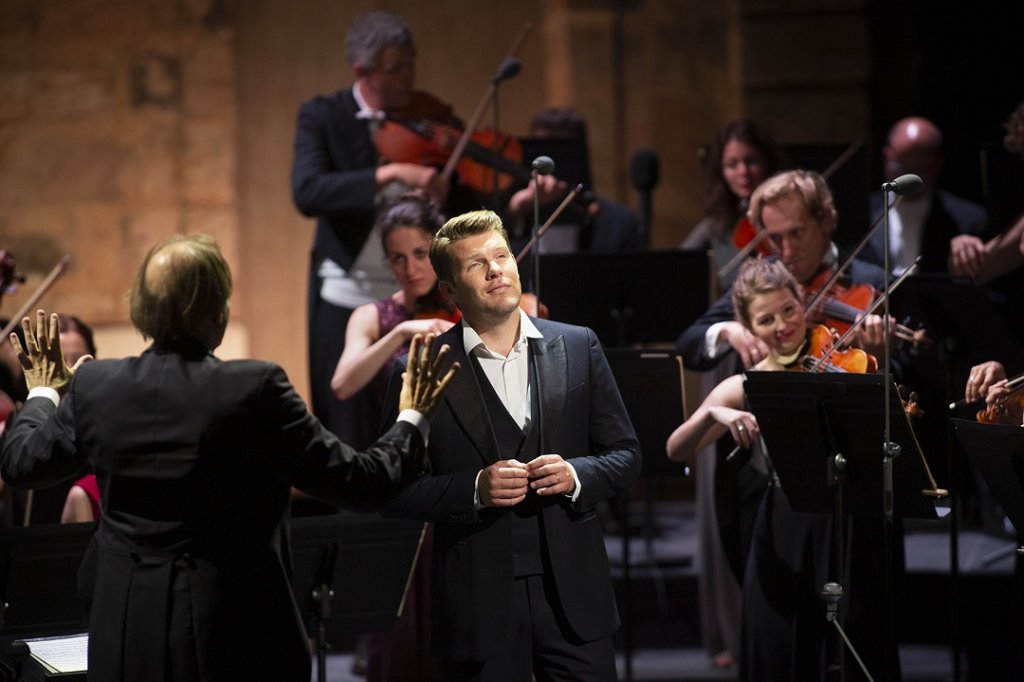 Stanislas de Barbeyrac au cours de ce concert enregistré à l'Archevêché. (Photo Vincent Beaume)