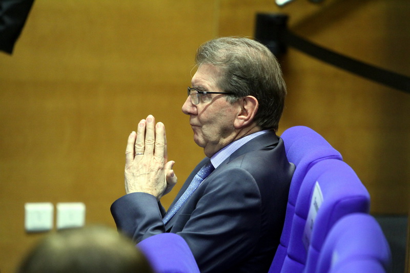 Le député des Bouches-du-Rhône Guy Teissier fin prêt pour s'asseoir sur le siège de maire de Marseille (Photo archive Destimed/R.P)