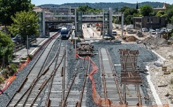 En gare d’Aix, les chantiers ont repris en mai après plusieurs semaines d’arrêt dû à l’épidémie de Covid-19 (Photo aixenprovence.fr)