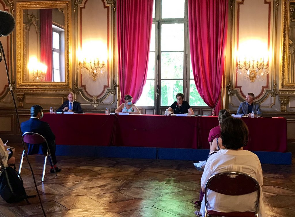 Marie Aubert, préfète déléguée pour l’égalité des Chances, Sébastien Debeaumont, directeur général adjoint de l'Agence régionale de Santé Provence-Alpes-Côte d'Azur, Denis Mauvais, directeur du cabinet du préfet de police des Bouches-du-Rhône et Christine Juste, adjointe à la maire de Marseille, en charge de la santé et de l’environnement ont fait le point sur la situation sanitaire et les mesures prises pour protéger la population. (Photo préfecture 13)