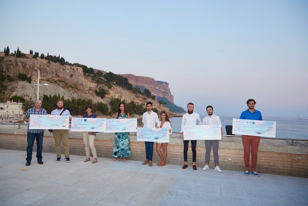 Les représentants des 6 startups lauréates du challenge My Med en faveur de la Méditerranée et de son littoral © Cyril Chauvin