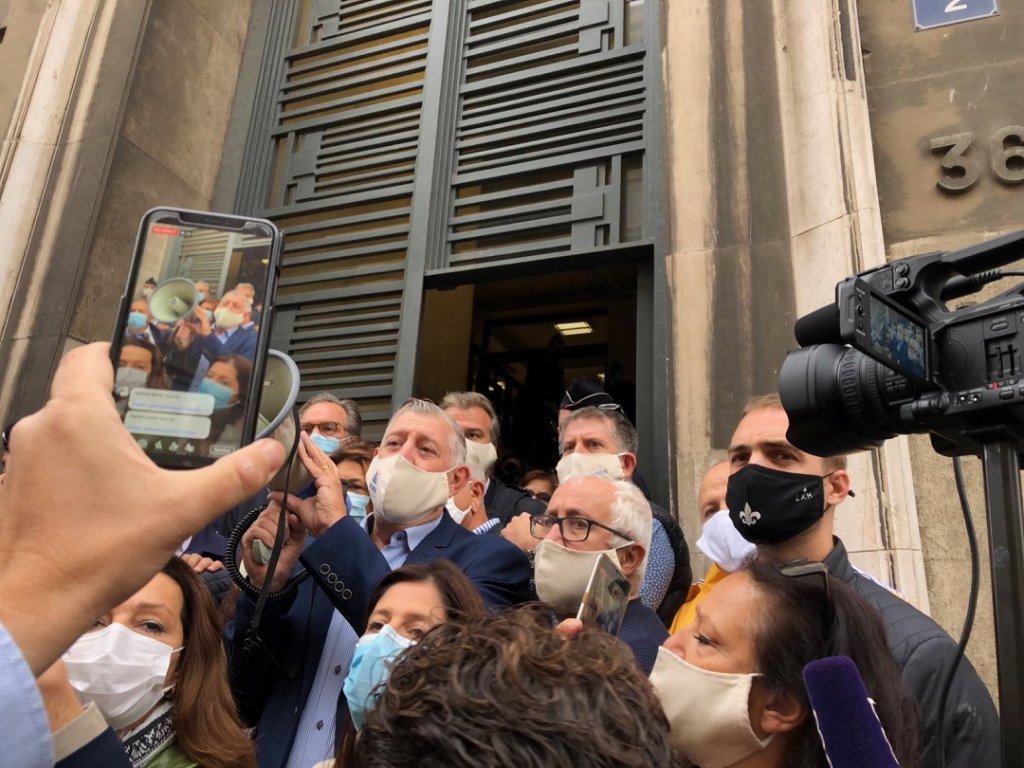 Manifestation devant de tribunal administratif le vendredi 25 septembre pour dénoncer la fermeture des bars et restaurants à Aix et Marseille (Photo Mireille Bianciotto)