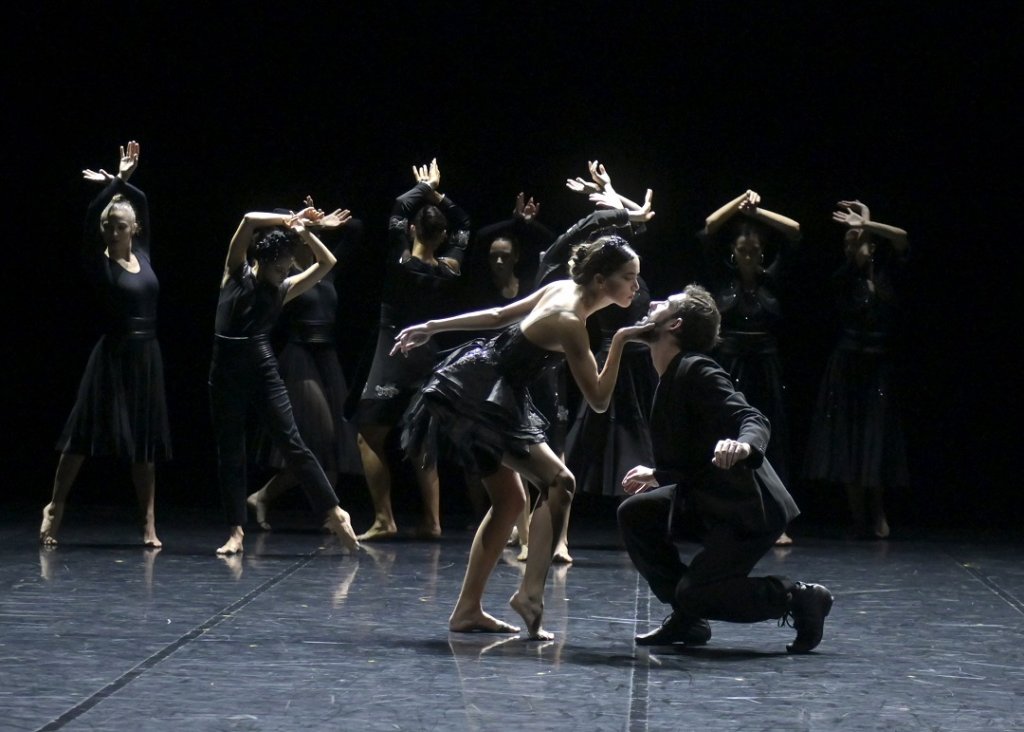 Preljocaj embarque sa somptueuse et talentueuse troupe dans une aventure chargée de symboles illustrant la décadence inéluctable de nos sociétés (Photo Jean-Claude Carbonne)