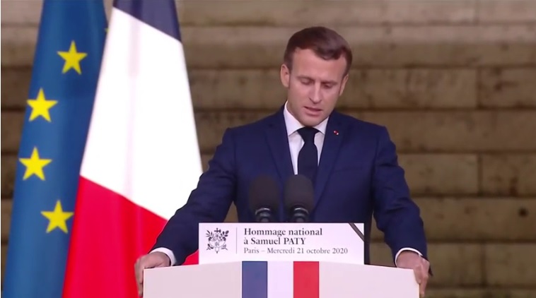 Emmanuel Macron a rendu un hommage au professeur assassiné Samuel Paty lors d'une cérémonie à la Sorbone (Photo capture d'écran)