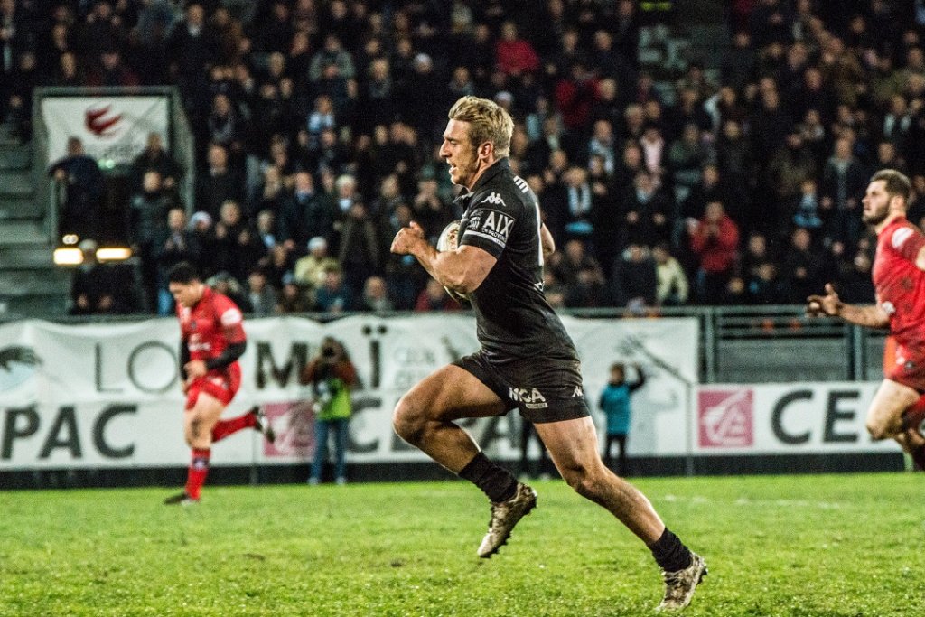 Entre autres munitions, les Provençaux compteront sur les jambes de l’ailier Andrzej Charlat face aux Rouennais, sur une pelouse différente que celle de l’année dernière lorsque cette photo a été prise. © ProvenceRugby.