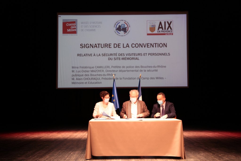 Signature d'une convention entre Frédérique Camilleri, préfète de police, Alain Chouraqui, président de la Fondation du camp des Milles et Luc-Didier Mazoyer, directeur départemental de la sécurité publique ©campdesmilles