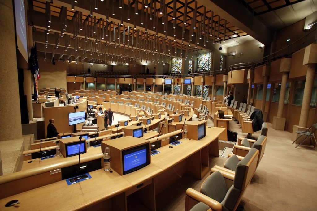 L'hémicycle de l'Hôtel de région Provence-Alpes-Côte d'azur à Marseille (Photo archives Destimed/R.P.)