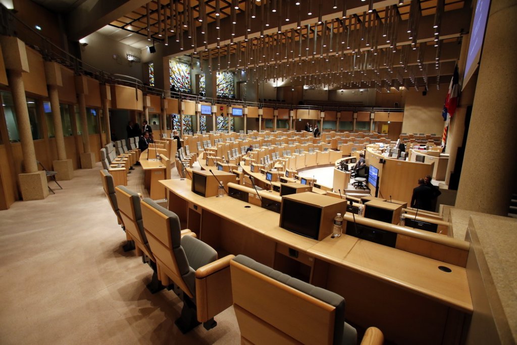 L'hémicycle de l'Hôtel de région Provence-Alpes-Côte d'azur à Marseille (Photo archives Destimed/R.P.)