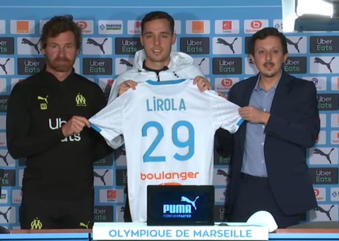 Pol Lirola entouré d'André Villas-Boas et Pablo Longoria (Photo capture d'écran/ ©OM)