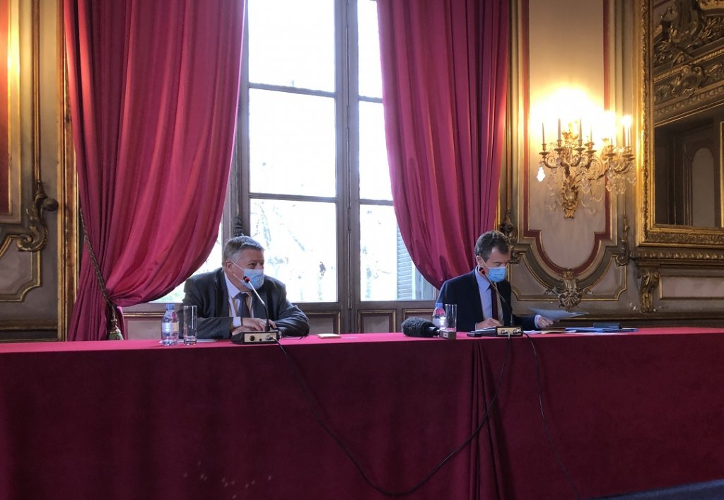 Christophe Mirmand, préfet de la région Provence-Alpes-Côte d’Azur, préfet des Bouches-du-Rhône et Philippe De Mester, directeur général de l’ARS Paca rappellent l’importance des gestes barrières (Photo Mireille Bianciotto)