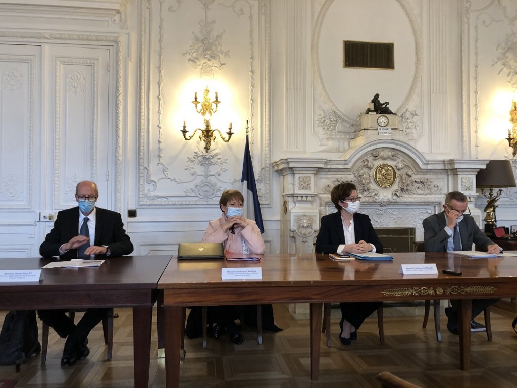 La Préfète de Police, Frédérique Camilleri entourée de Dominique Laurens, procureure de la République près le tribunal de Marseille, d'olivier Poulet, procureur adjoint d'Aix-en-Provence et de Laurent Gumbau procureur de Tarascon (Photo Mireille Bianciotto)