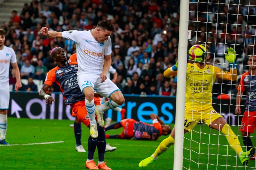 C’est donc sur les côtés qu’il faut lorgner pour espérer trouver des buteurs à sang-froid. Ici Florian Thauvin trompe la vigilance de la défense héraultaise (Photo archives Wallis.fr/Laurent Saccomano)