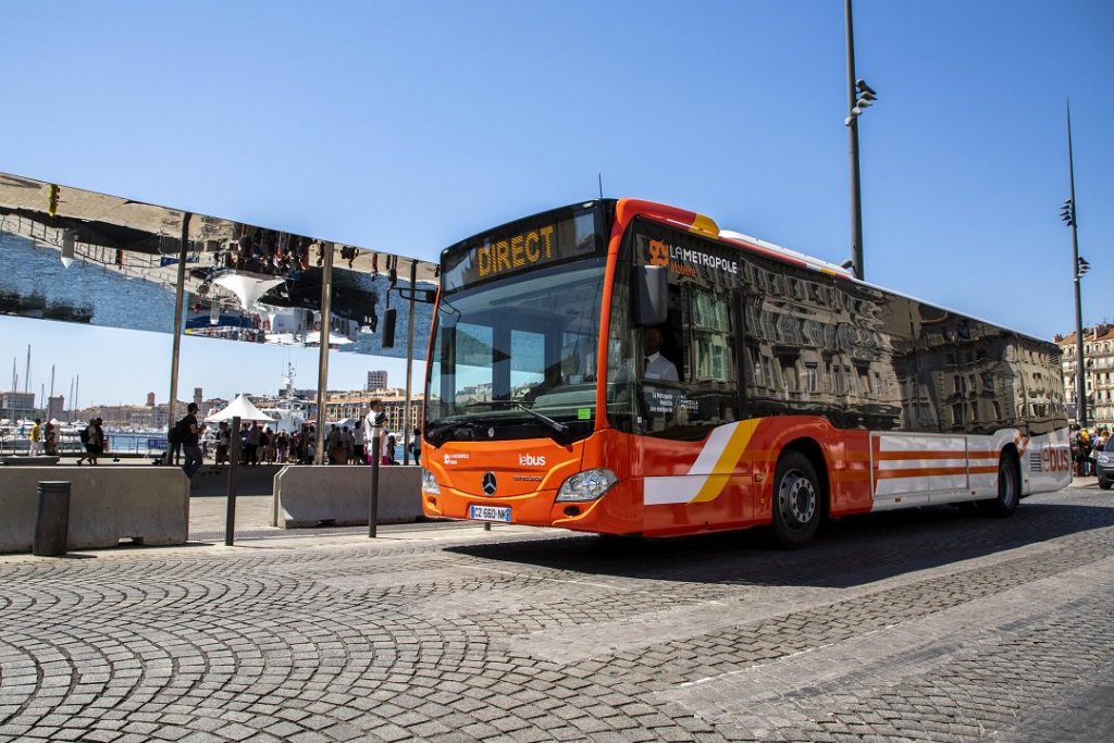 Mise en place d’un bus relais tram © Archives Destimed