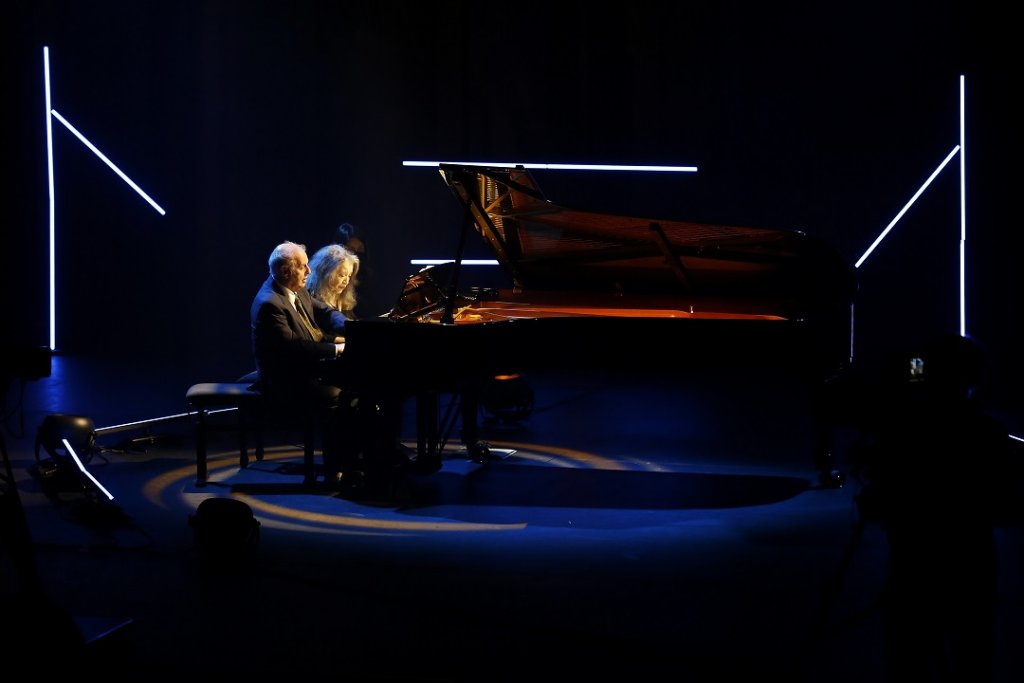 Martha Argerich et Daniel Barenboim, complices et virtuoses. Deux poètes du piano pour un concert à quatre mains célébrant Mozart, Debussy et Bizet (Photo Caroline Doutre)