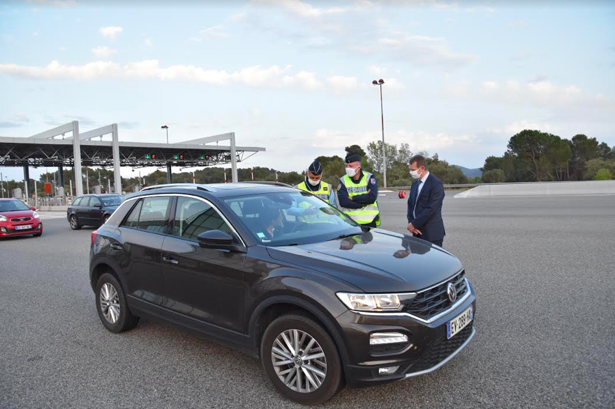 Contrôle de gendarmerie aux abords d'un péage varois ©Alain Blanchot