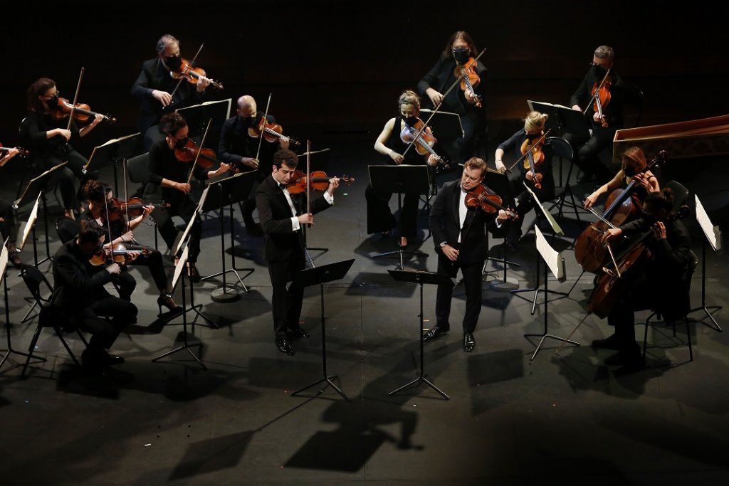 Bach, Mozart, Béla Bartók au programme d’une soirée de musique où ici avec Renaud Capuçon et Bilal Al Nemr le "Paris Mozart Orchestra" fit des merveilles. (Photo Caroline Doutre)