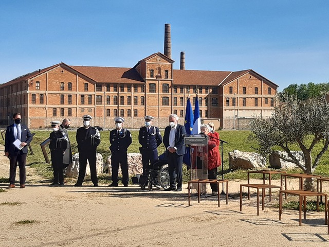 Cérémonie au Camp des Milles organisée à l’occasion de la Journée Nationale du souvenir des victimes et des héros de la déportation © Camp des Milles