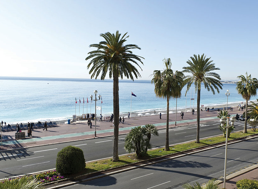 Nombre d'hôtels sot implantés sur la promenade des Anglais ©VdN