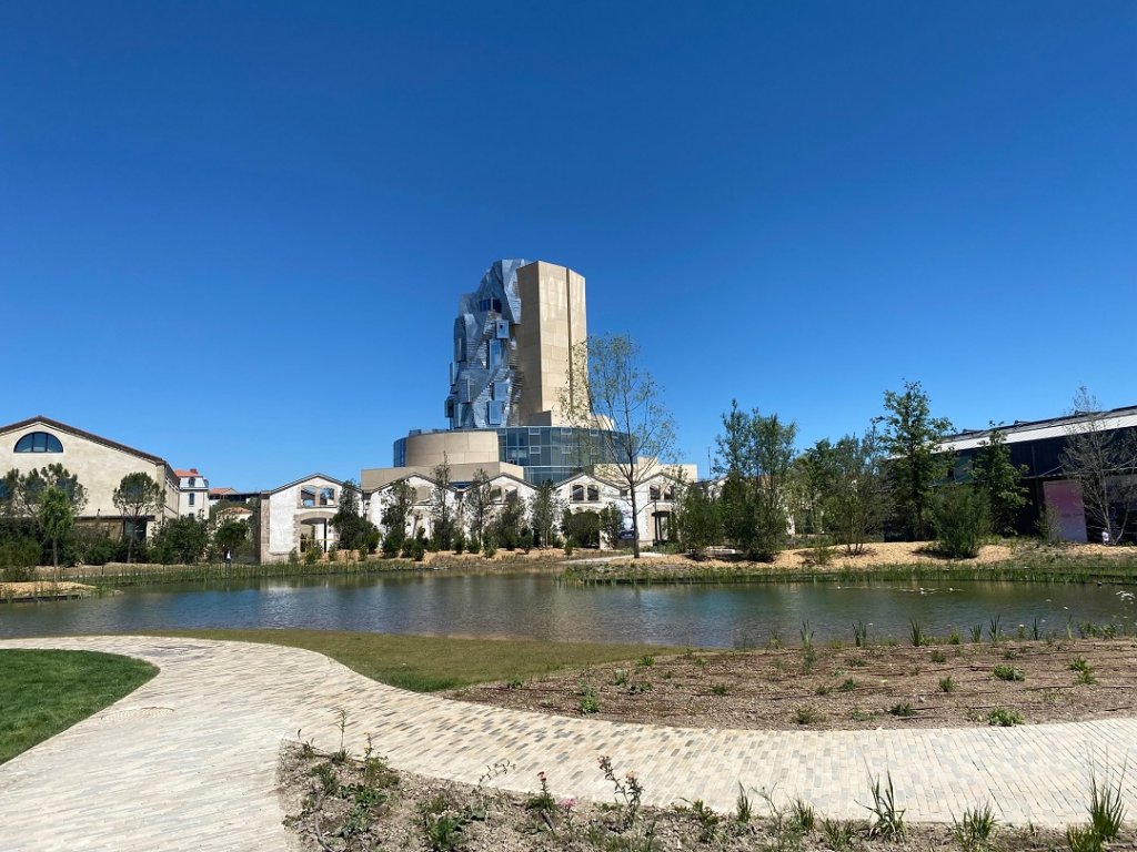 La tour Luma vue du Parc ©Michel Egéa