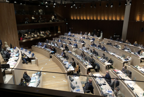 Quelque 206 rapports vont être présentés ce matin au conseil municipal de Marseille © Mireille Bianciotto