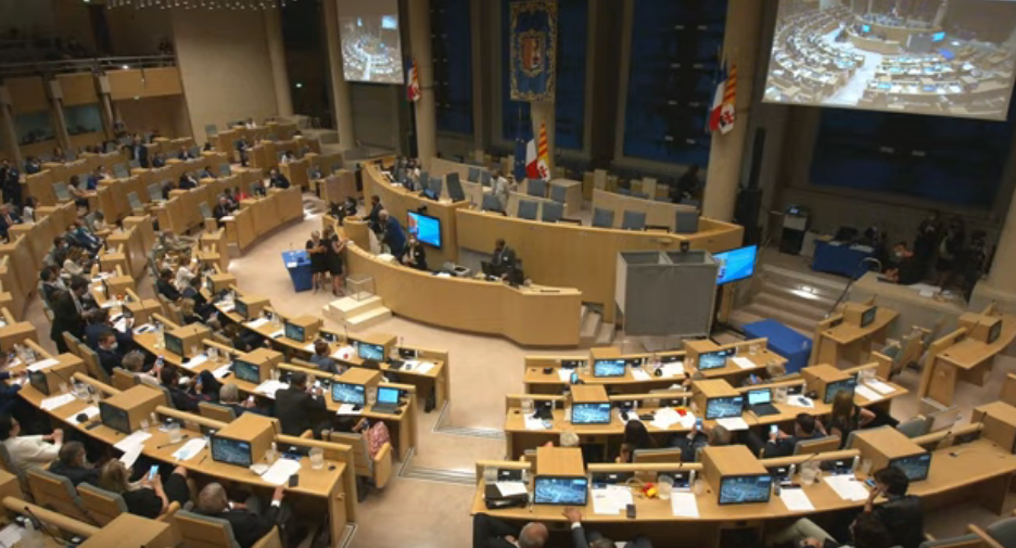 Hémicycle du conseil régional Provence-Alpes-Côte d'Azur situé au sein de l'Hôtel de Région à Marseille ©Destimed