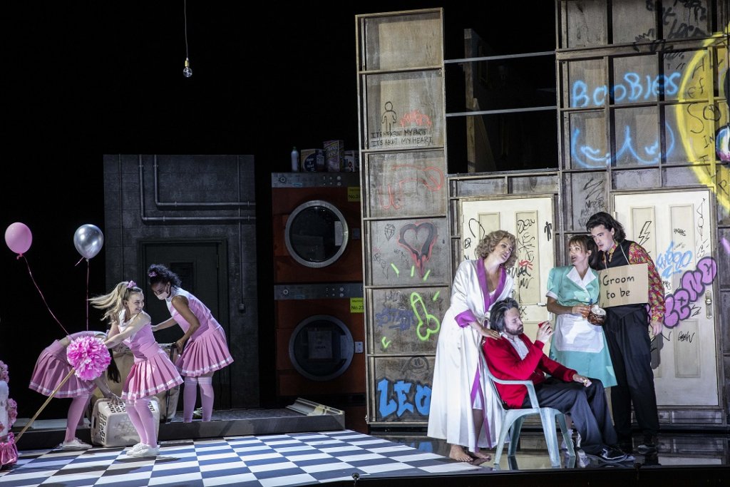 La comtesse, le comte, Suzanne et Figaro. (Photo Jean-Louis Fernandez)