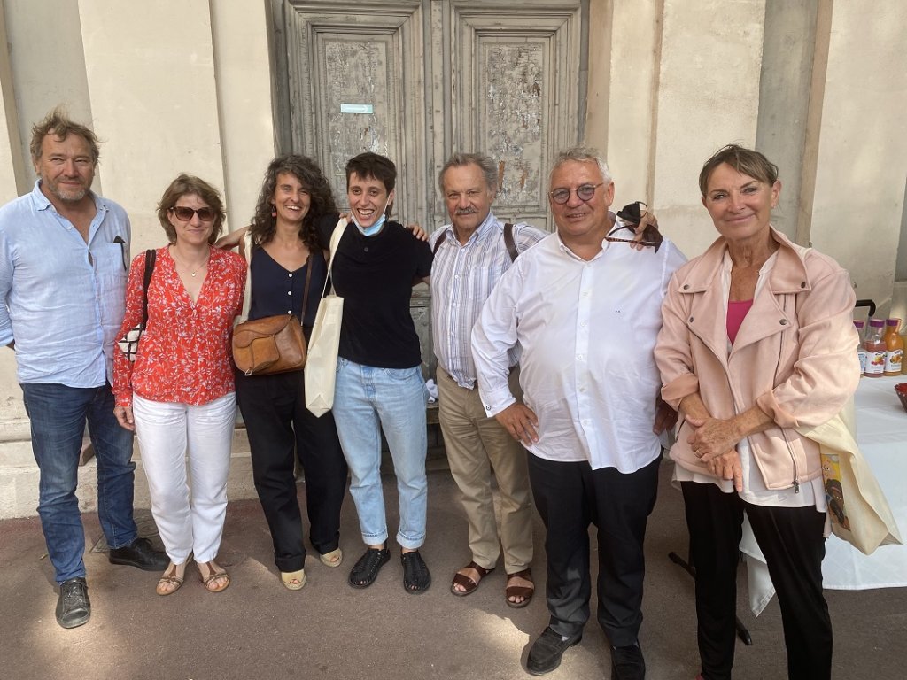 La présentation de "aller vers" a eu lieu aux Bernardines. De g. à dr. : Olivier Rabourdin, Céline Frisch, Lisiane Gether, Johana Giacardi, Philippe Caubère, Dominique Bluzet, Josette Baïz. ©Michel Egéa