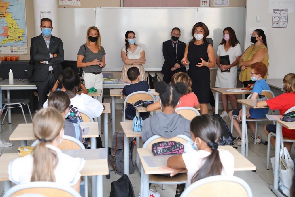 Martine Vassal rencontre une classe de 6e du collège Anatole France ©CD13