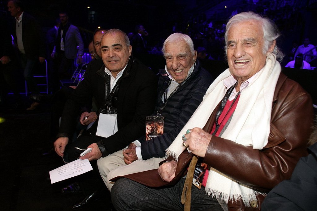 Jean-Paul Belmondo aux côtés de l'acteur Charles Gérard et l'ancien Boxeur Louis Acariès à Marseille en 2018 pour assister à une grande soirée de boxe au Palais des Sport ©archives Destimed/RP