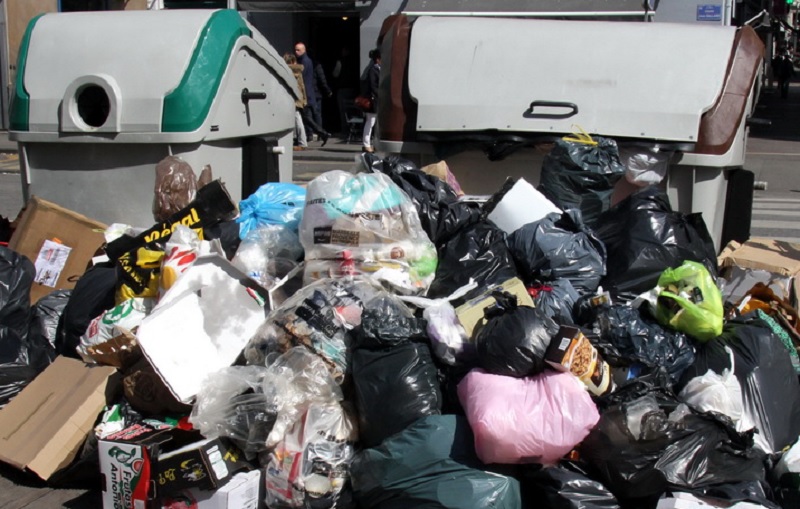 Les poubelles envahissent les rues de Marseille ©Destimed