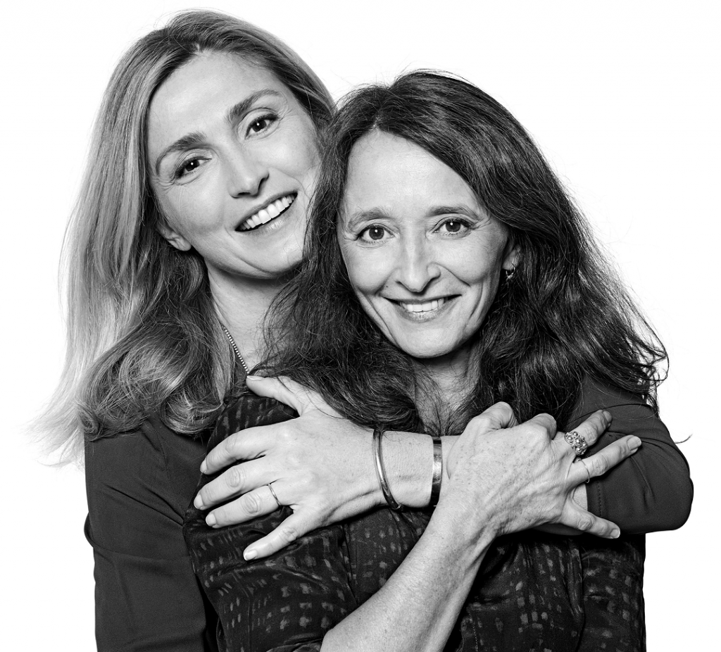 Julie Gayet et Judith Henry rendent hommage au combat de six femmes puissantes pour conquérir leur liberté. (Photo Stéphane de Bourgies)