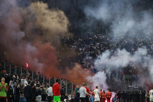 OM-Galatasaray - Les supporters Turcs avaient fait des provisions de fumigènes et gros pétards ( Photo Laurent Saccomano/ Wallis.fr)