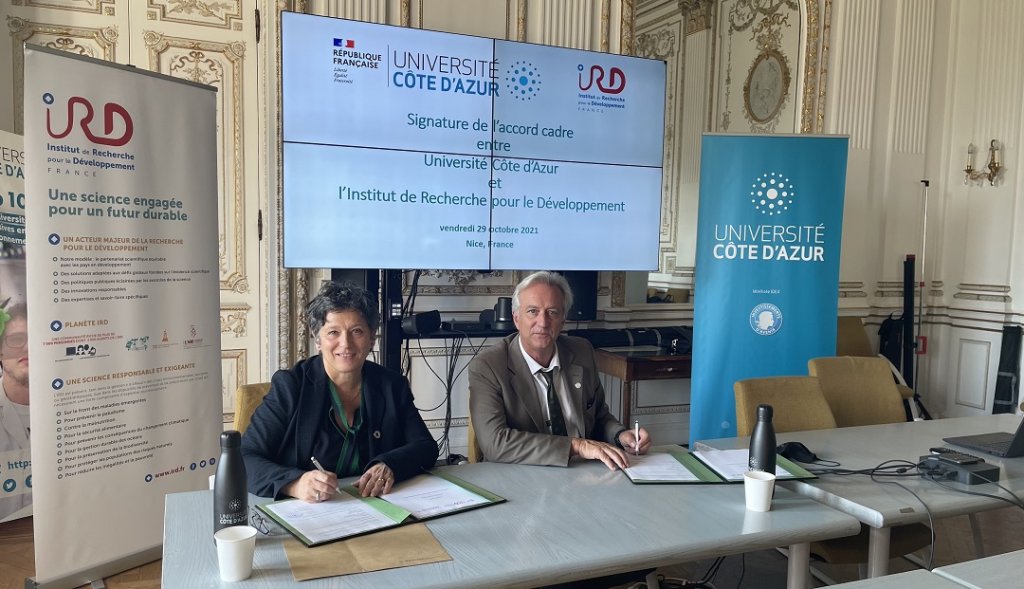 Valérie Verdier, PDG de l'IRD et Jeanick Brisswalter, Président d’Université Côte d’Azur viennent de signer sur le campus Valrose à Nice un accord-cadre © Université Côte d’Azur