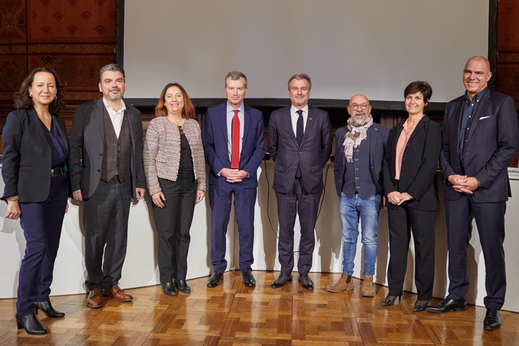 Jean-Luc Chauvin entouré (de gauche à droite) de Caroline Baron, Philippe Zichert, Corinne Innesti, Christophe Mirmand, Préfet de la région Provence-Alpes-Côte d'Azur, , Fabrice Alimi, Sandrine Motte et Frédéric Ronal © Treizelux