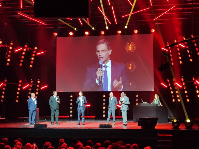 Rodolphe Saadé a reçu le prix de l'entrepreneur de l'Année 2021 © EY France