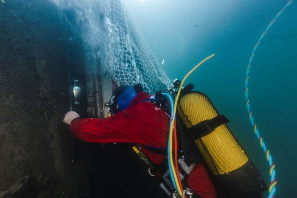 Le premier filet connecté a été posé cette semaine sur l’un des exutoires du Vieux-Port © Guillaume Ruoppolo/Wallis.fr Wallis -