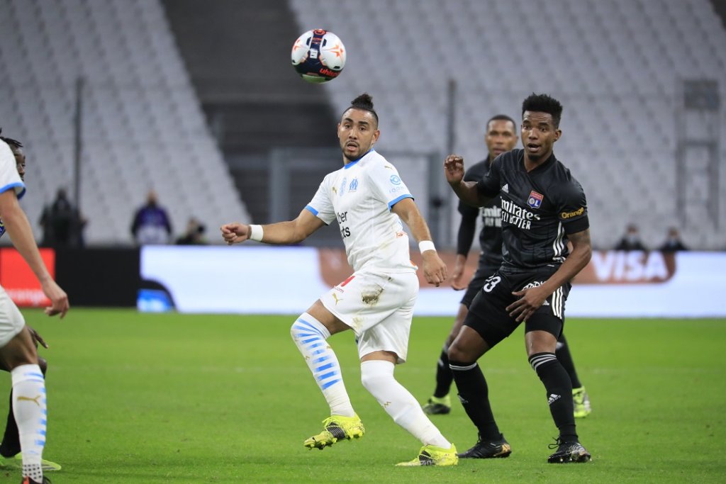 Dimitri Payet victime d'un jet de bouteille sur la tête lors du match OL-OM (Photo Wallis.fr/Laurent Saccomano)