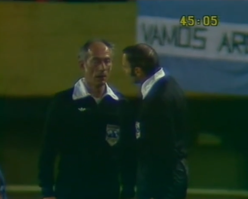 Jean Dubach à gauche lors de la rencontre Argentine-France de la coupe du Monde de foot (Photo capture d'écran)