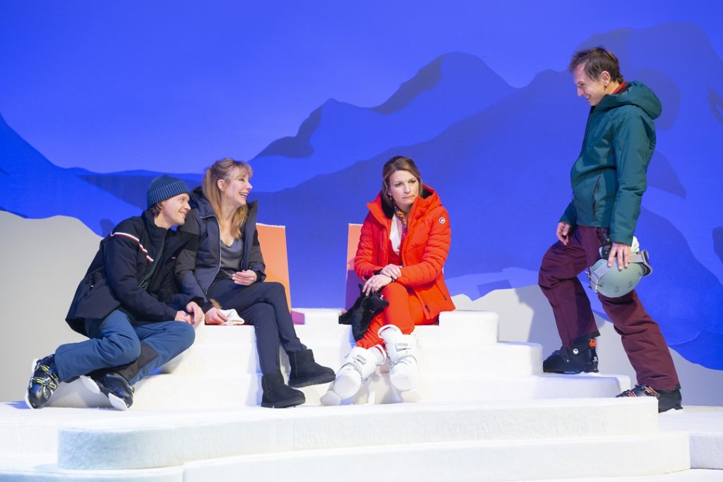 Julie Depardieu, Alex Lutz, Ludivine de Chastenet et David Talbot dans "Snow thérapie" © Giovanni Cittadini Cesi